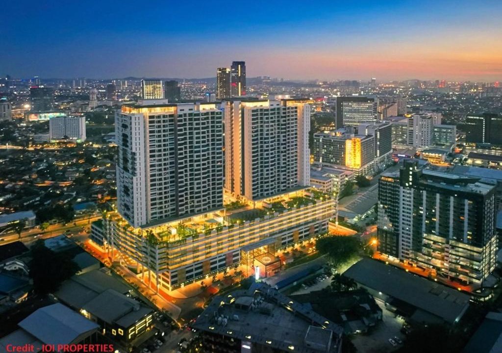 Sungai Buloh Apartment | Studio with KLCC View by Gavin