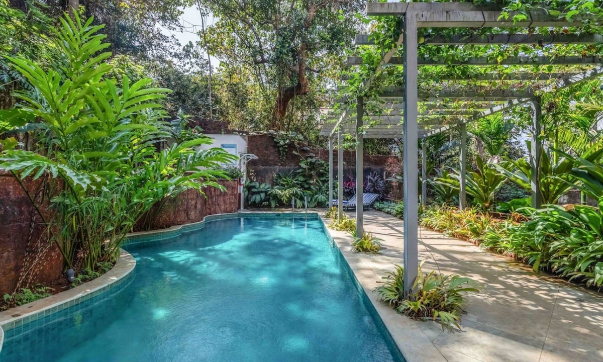 Reis Magos Apartment | Stylish 2BR w Pool Near Candolim and Coco Beach