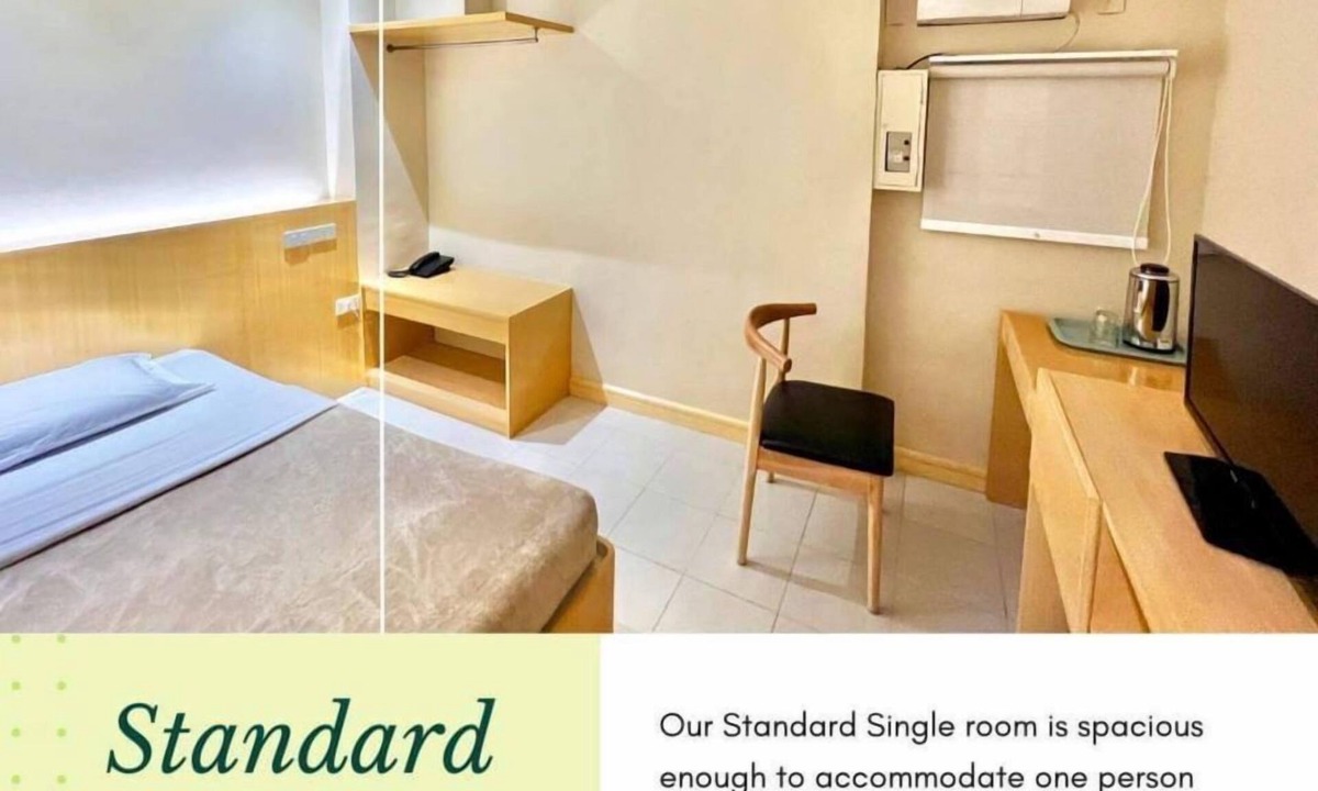 Downtown Tacloban Apartment | Stylish Studio w Twin Beds at Etsu. Stay in Style