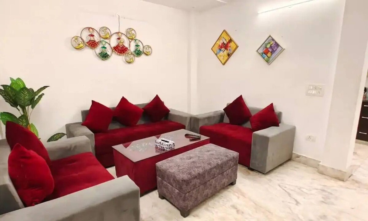New Delhi Apartment | Sufiyana Plain Beautiful