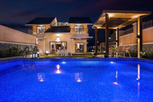 Mahabaleshwar Villa | Sunshine Brooks by StayVista - Experience modern & plush interiors, A private outdoor pool,A quaint gazebo & Indoor games