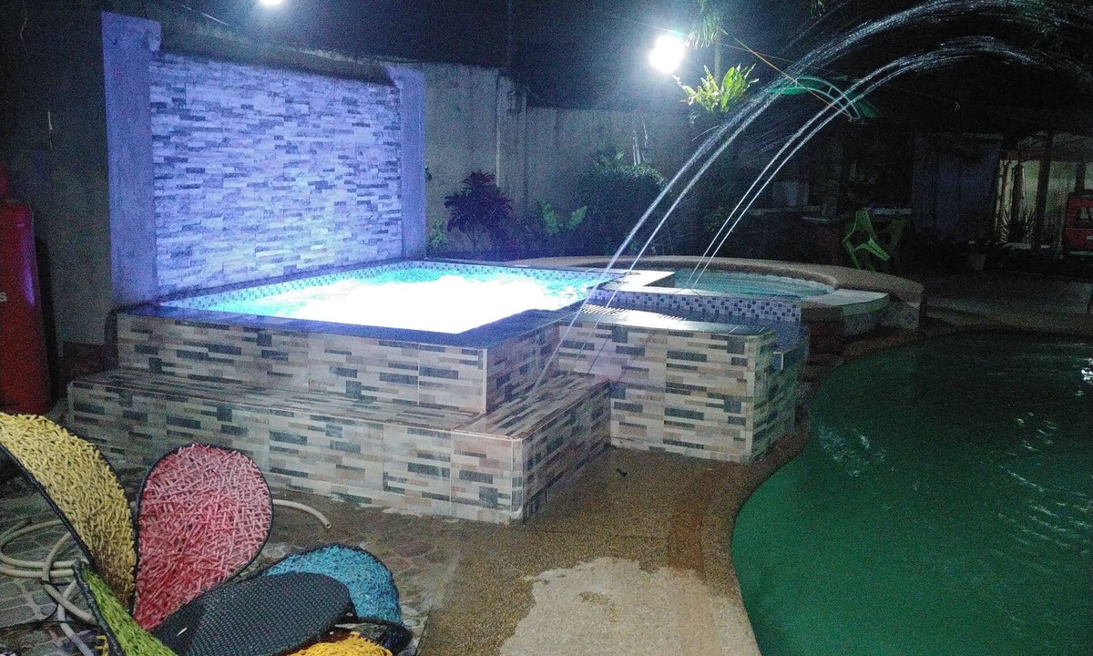 Silang House | Tagaytay Farm Hills 500+ sq m House In Gated Res'd'l Area, family friendly+pool