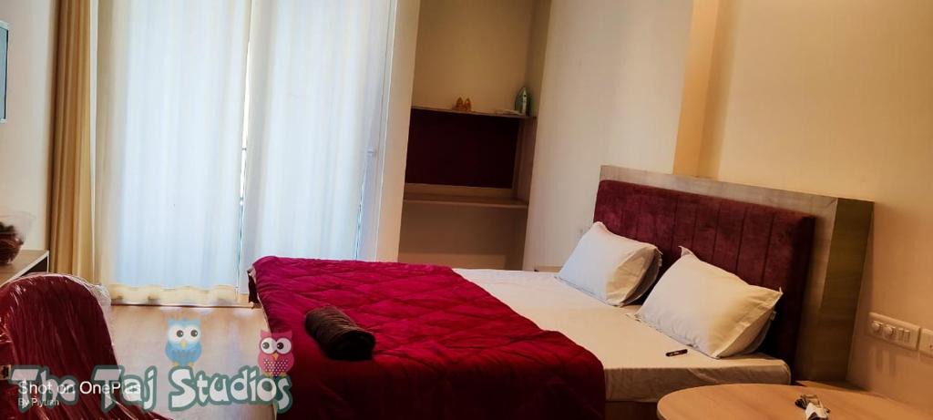 Greater Noida Apartment | Taj Studios - Luxury Stay in Luxury Mall (PVR,Food Court, International Brands)