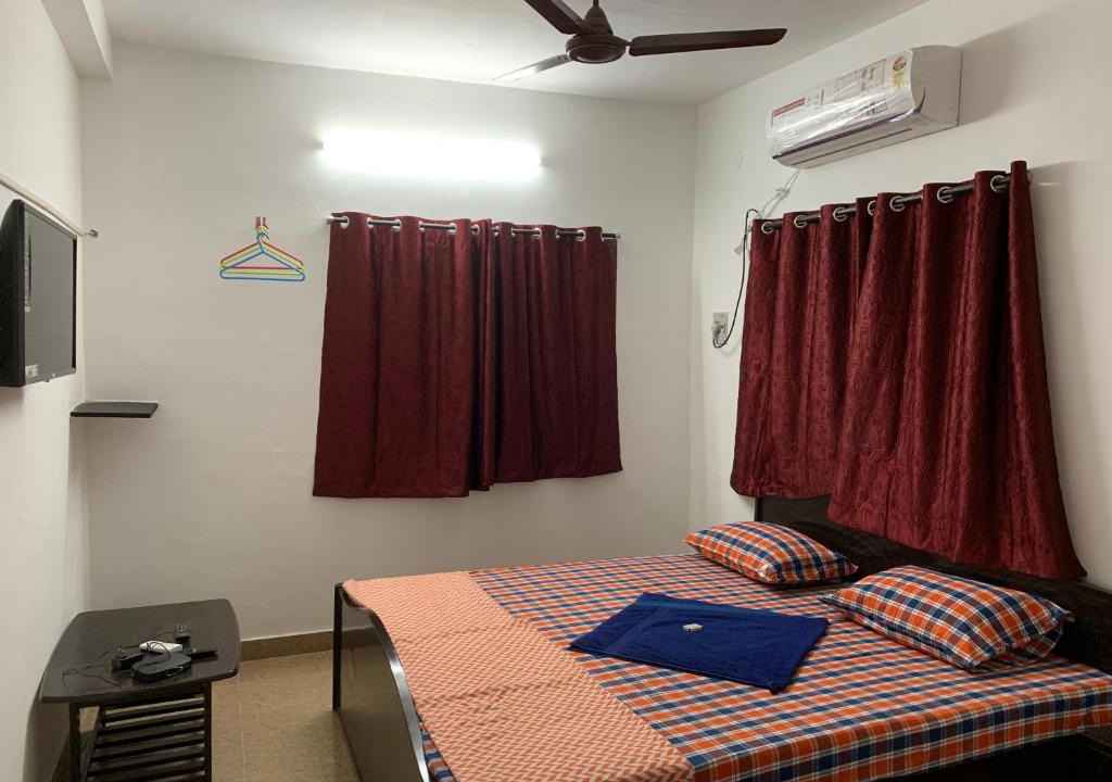 Thousand Lights West Apartment | Temple Tree Homes Next to Sankara Nethralaya & Apollo Hospitals Service Apartments With Exclusive Kitchen