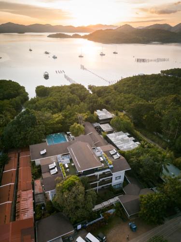 Coron Resort | The Funny Lion - Coron