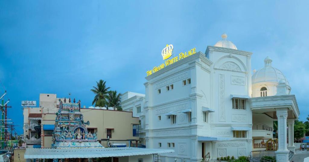 Sirkazhi Hotel | The Grand White Palace