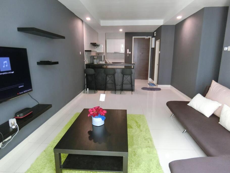 Bandar Tun Razak Apartment | The House - Terminal TBS station