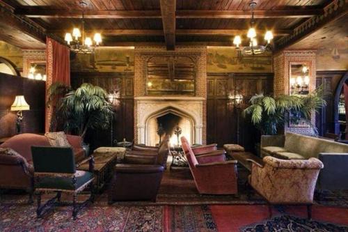 The Lodge | Pink City