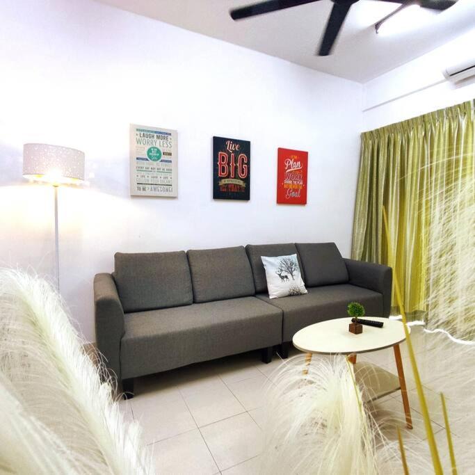 Seri Kembangan Apartment | The Mines, Balakong, Cheras Traders Square, 6pax
