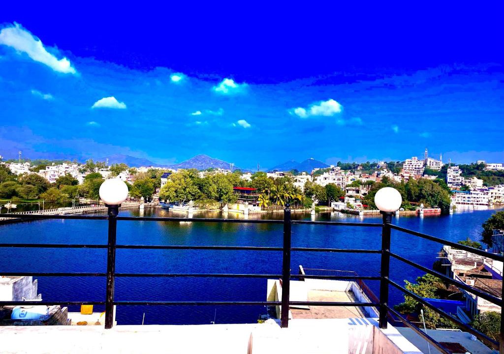 Lake Swaroop Sagar Bed & Breakfast | The New Lake Front