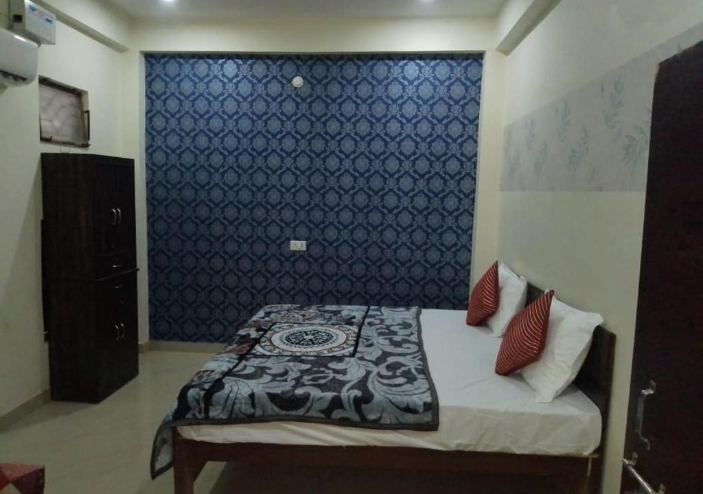 Phulpur Hotel | THE RAGHAV