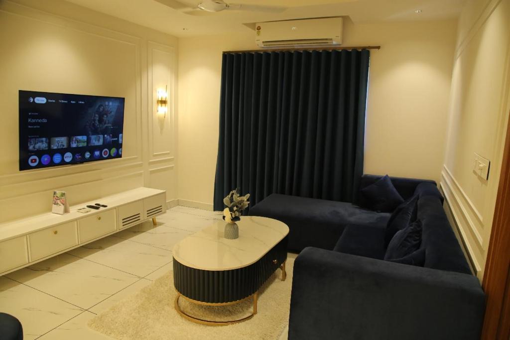 Palayam Apartment | The Sapphire Suite