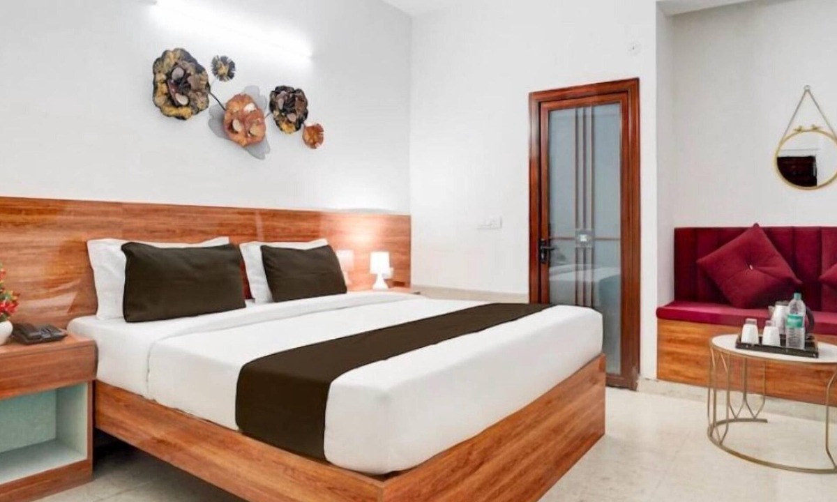 Sector 49 Hotel | The Swarnim Hotel And Banquet