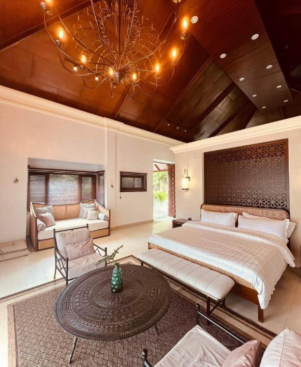 Alitagtag Bed & Breakfast | The Villa at Mertolas