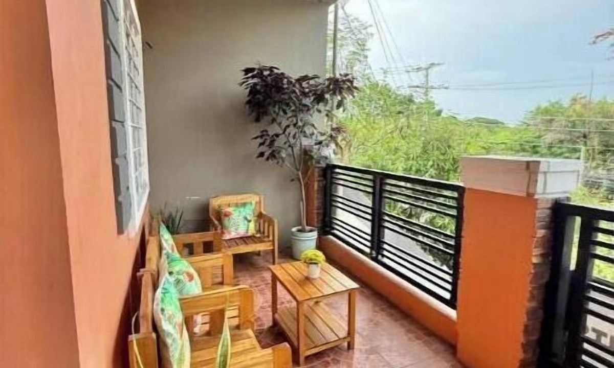Gerona Apartment | Transient Studios near Isdaan