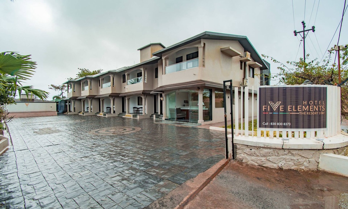 Khatri Park Housing Society Hotel | Treebo Five Elements with Swimming Pool