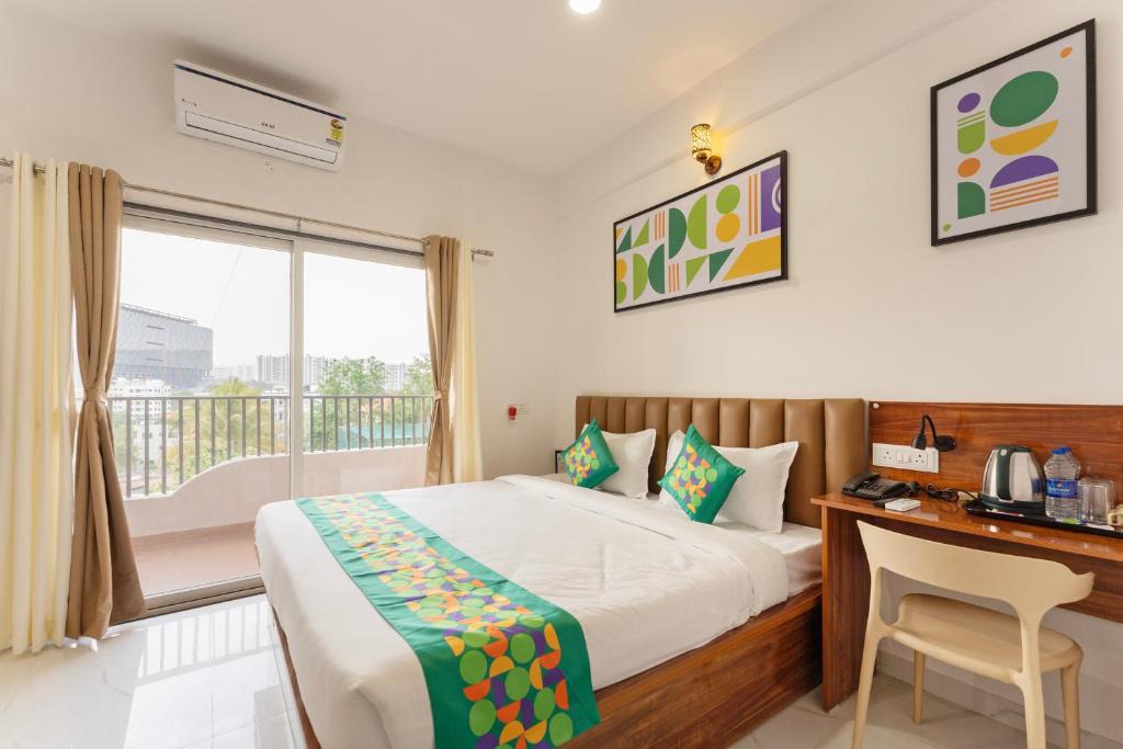 Pune Hotel | Treebo Lime Light