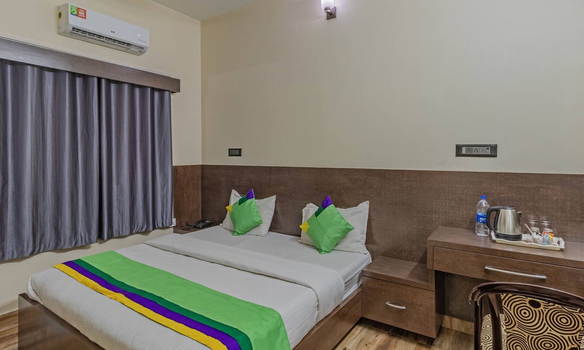 Vellore Hotel | Treebo Pranav Park