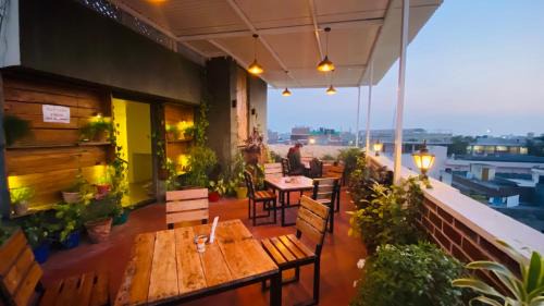 Gopalbari Hostel | Tuk Tuk Backpackers- Near Jaipur Train Station