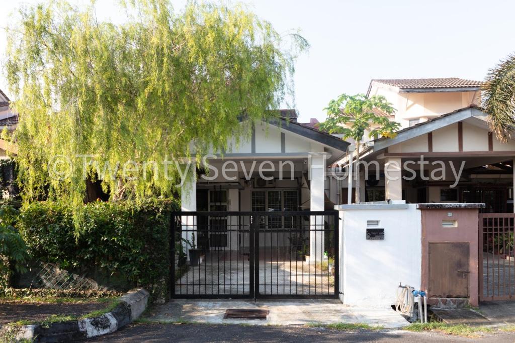 Cheras House | Twenty Seven HomeStay