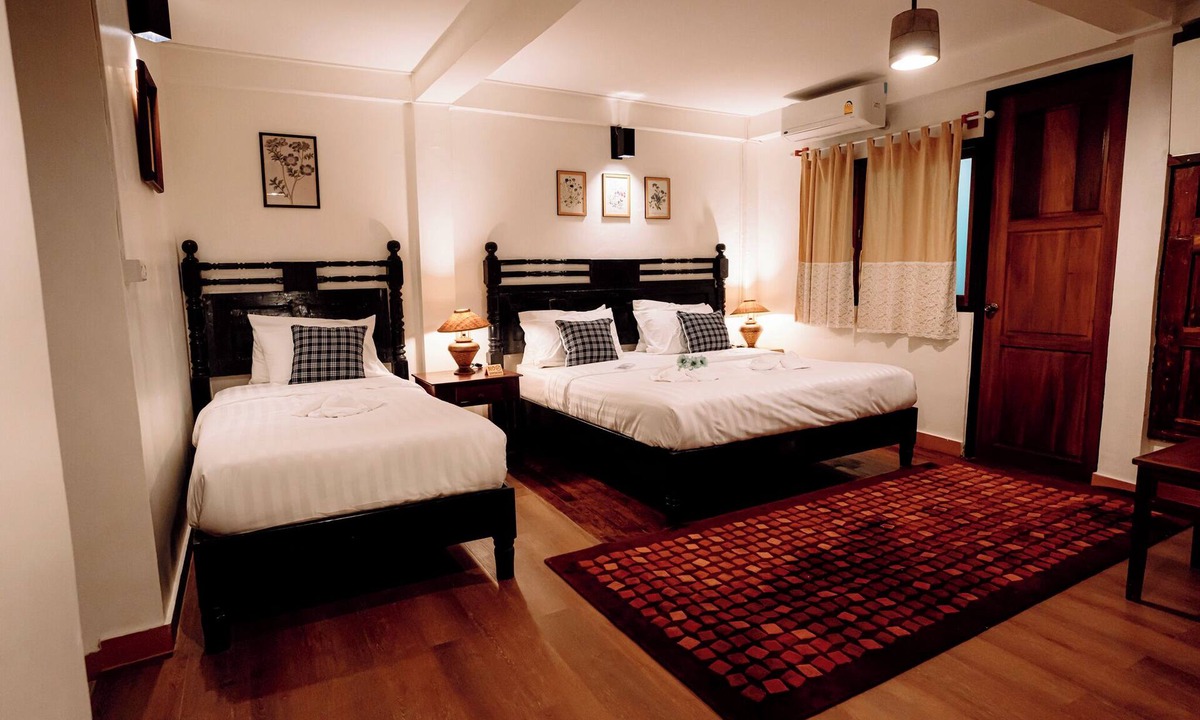 Nai Mueang Hotel | Ubon Huan Kaew