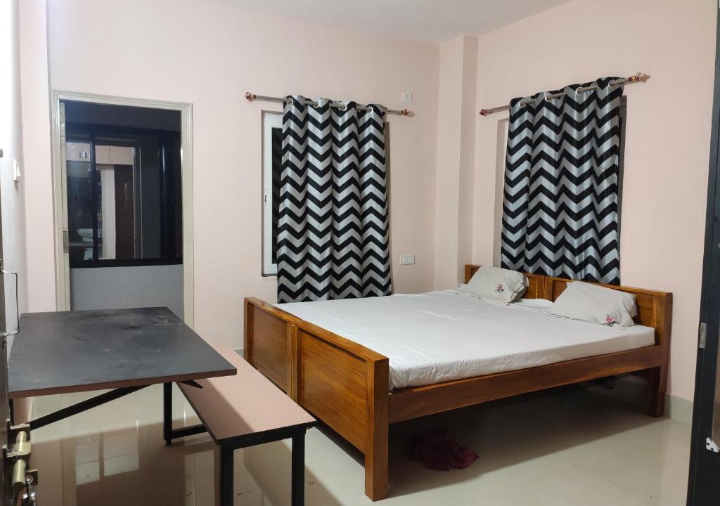 Bhubaneshwar House | Unnmadana - Cozy room in home stay bhubaneswar
