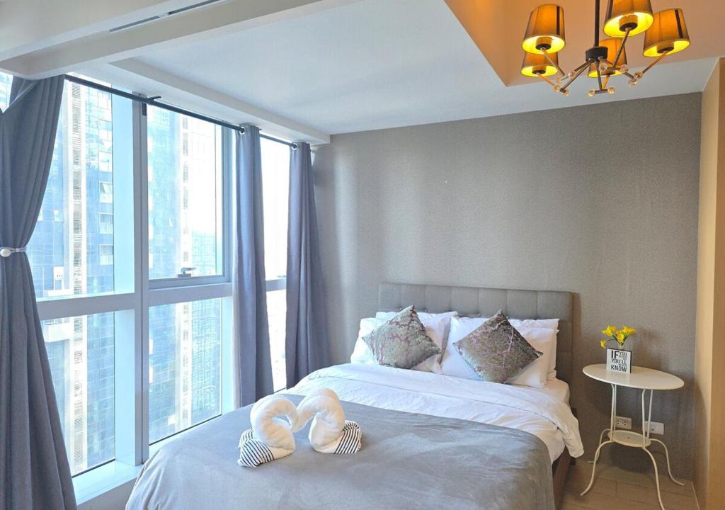 Bonifacio Global City Apartment | Uptown Parksuites BGC Cosy Hotel Vibe Flat near St Lukes, Uptown Mall, Mitsukoshi and Grand Hyatt