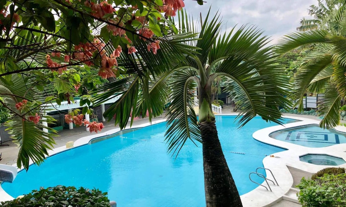Dasmarinas Hotel | V Resort Dasma