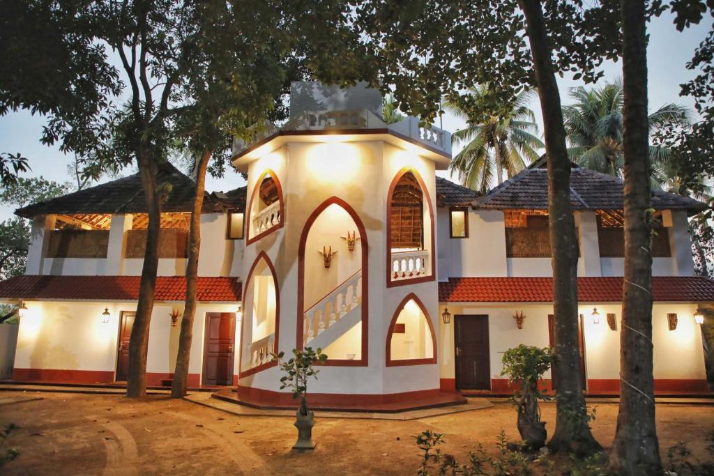 Kuzhuppilly Villa | Vala House - Full Villa