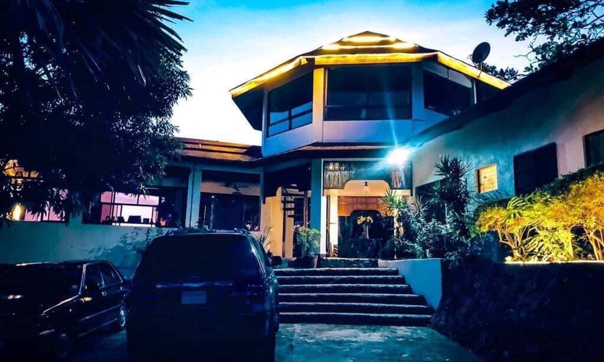 Nasugbu Villa | VILLA ELENA with private pool
