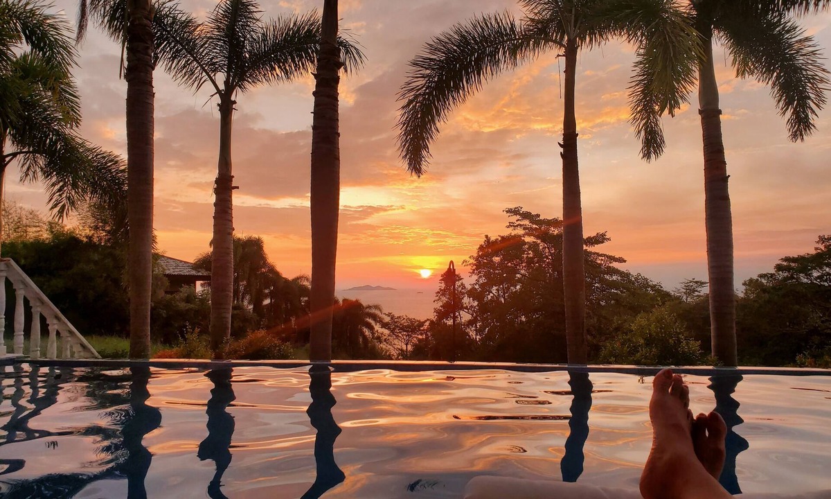 Batangas City Villa | Villa in Batangas