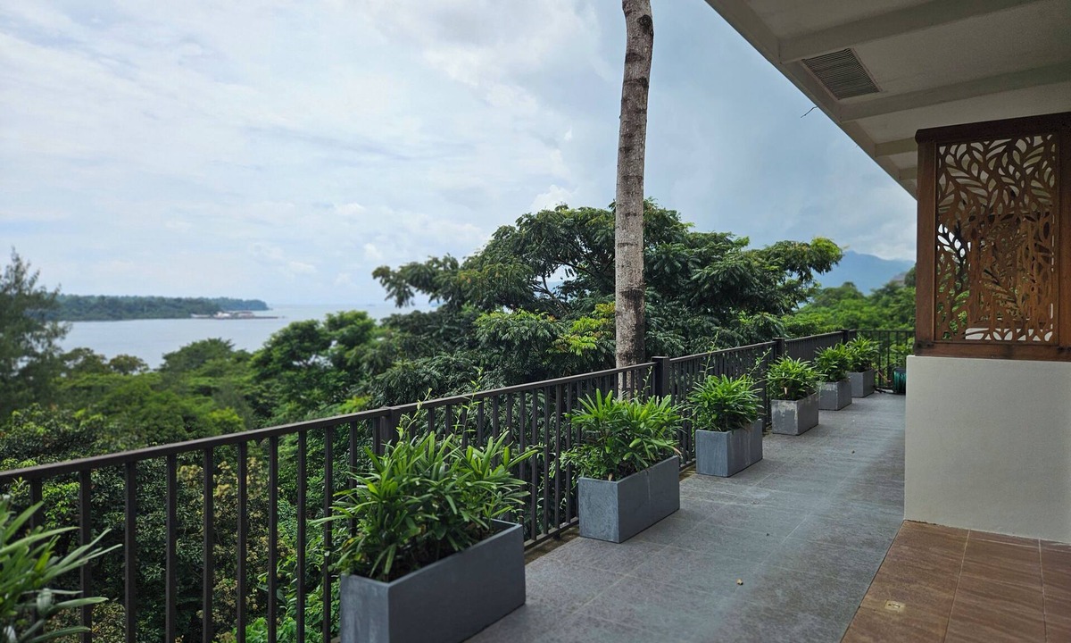 Morong Apartment | Vine and Canopy