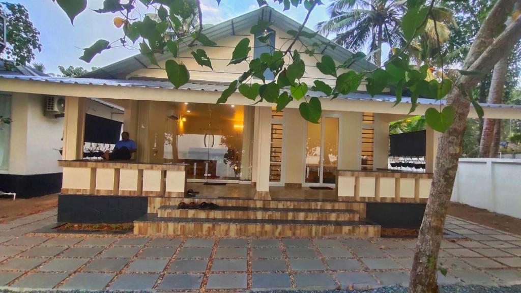 Munroe Island House | Westland Villas