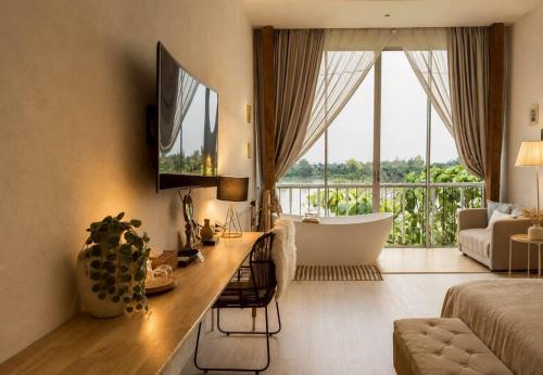 Kamphaeng Phet Hotel | White Wall Riverfront Hotel