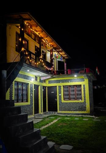 Digoti Hostel | Yellow Bird Hostel & Cafe