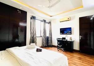 BluO 1BHK Defence Colony Mkt - Balcony, Parking