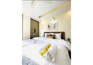 BluO 3BHK - Defence Colony - Balcony, Lift