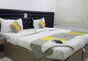 Cosy Room With Private Bath And Work Desk