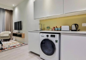 Deluxe King Suite with Twin Tower View 19