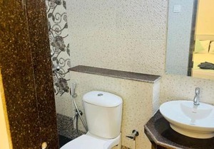 Monarch Suites