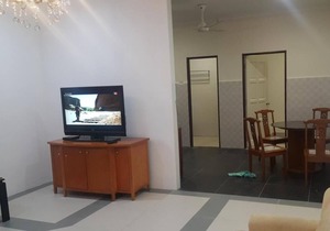 Mri Homestay Sg Buloh - 3 Br House on First Floor with Centralised Pool