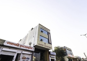 OYO 28339 Hotel Rama
