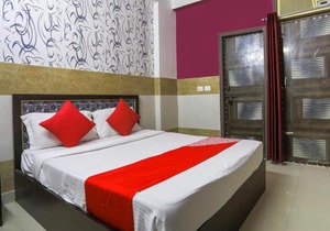 OYO 69003 Elite Hotel Dharma Inn