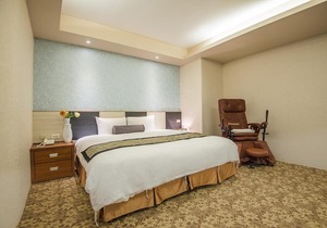 R 1633 Golden Age Hotel
