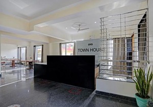 Townhouse Merriment Near ISKCON Temple Noida