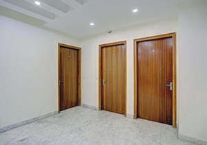 Townhouse Merriment Near ISKCON Temple Noida
