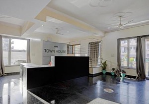 Townhouse Merriment Near ISKCON Temple Noida