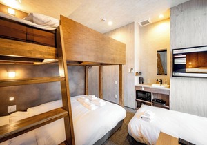 Well Stay Namba 5 person room 2 double beds/Osaka Ōsaka