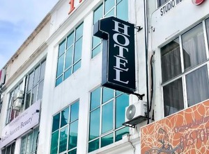 Hotel Sri | Bandar Tun Razak