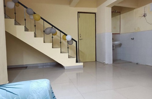 Thane West House | 1000 m² Bungalow ∙ 1 bedroom ∙ 2 guests